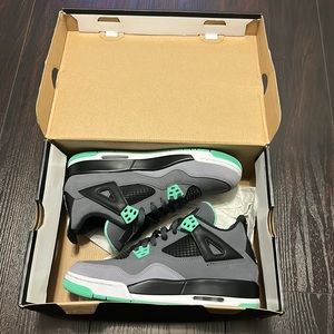 Air Jordan 4 Retro “Green Glow”